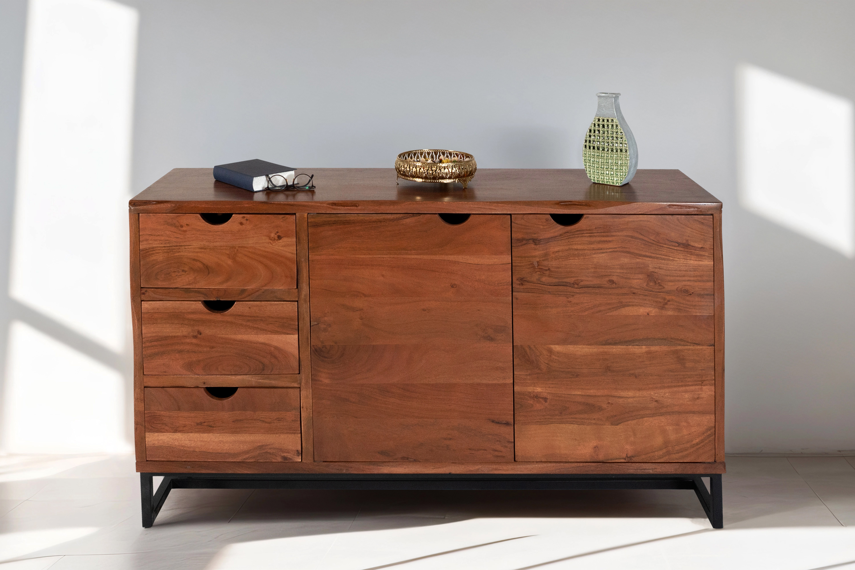 BK_Sideboard_Sukho_145x40x80_nuss_01